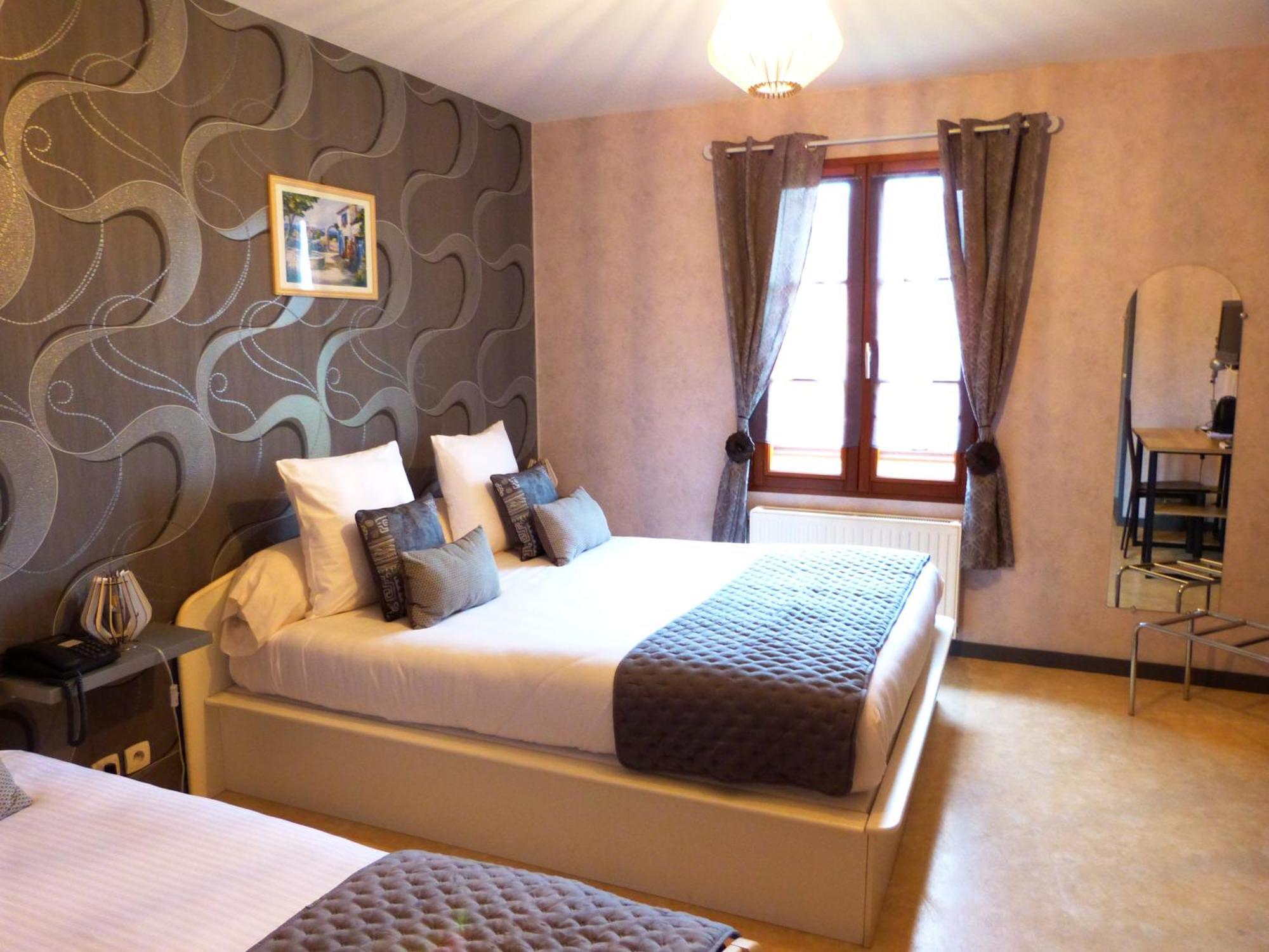 Logis Hotel Les Confins Du Perche Со Экстерьер фото