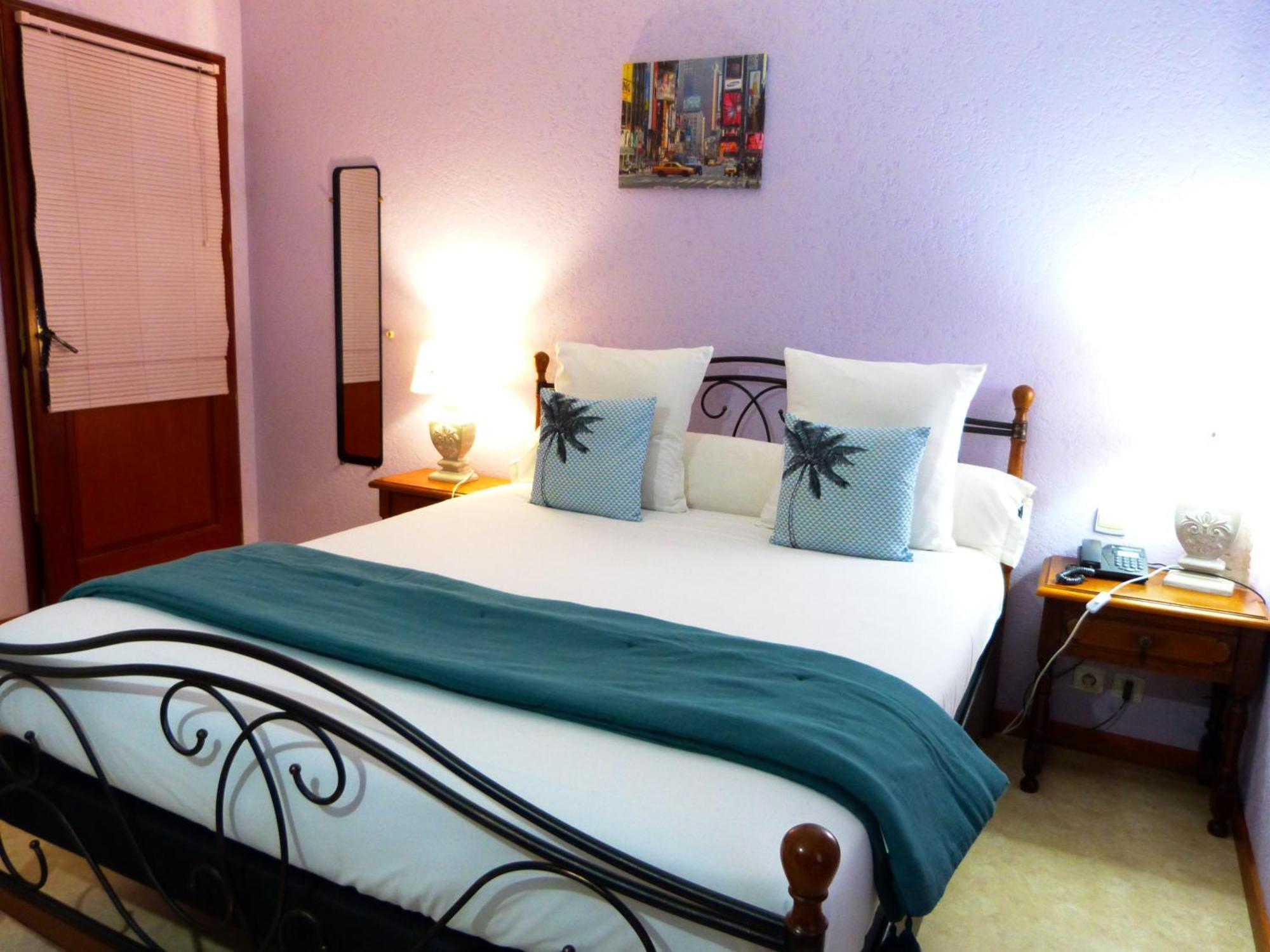 Logis Hotel Les Confins Du Perche Со Экстерьер фото