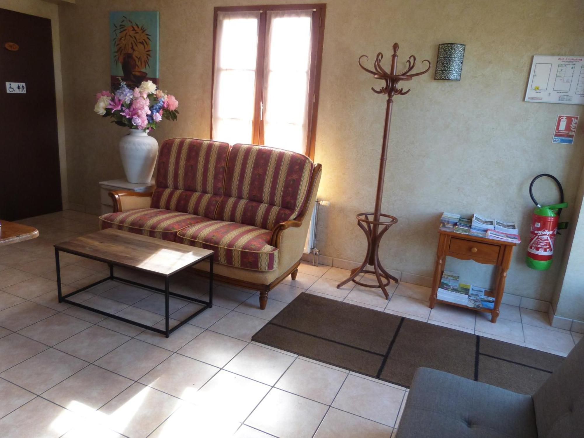 Logis Hotel Les Confins Du Perche Со Экстерьер фото